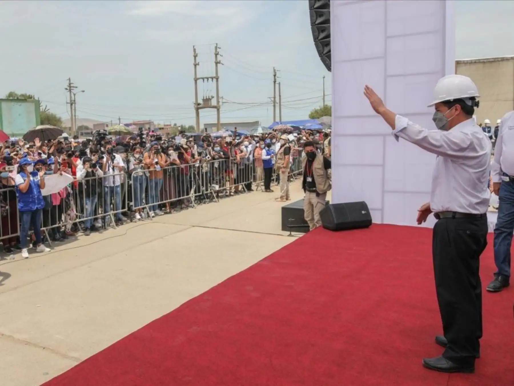 El jefe de Estado, Pedro Castillo, colocó la primera piedra de la nueva infraestructura del colegio Virgen de Fátima en Ventanilla, en beneficio de 1800 alumnos de la región Callao. Foto: ANDINA/Prensa Presidencia
