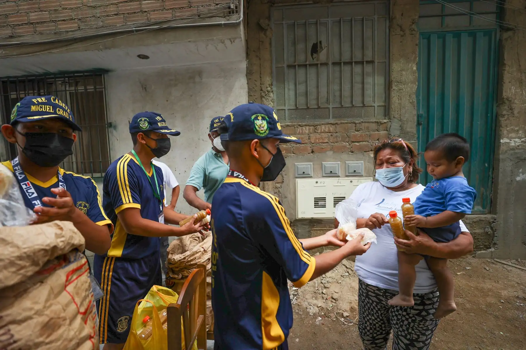 Incendio de grandes proporciones destruyó  un almacén de productos químicos ubicado en el distrito de San Juan de Lurigancho dejando a más de 30 viviendas afectadas y alrededor de 60 familias desprotegidas.
Foto: ANDINA/Andrés Valle