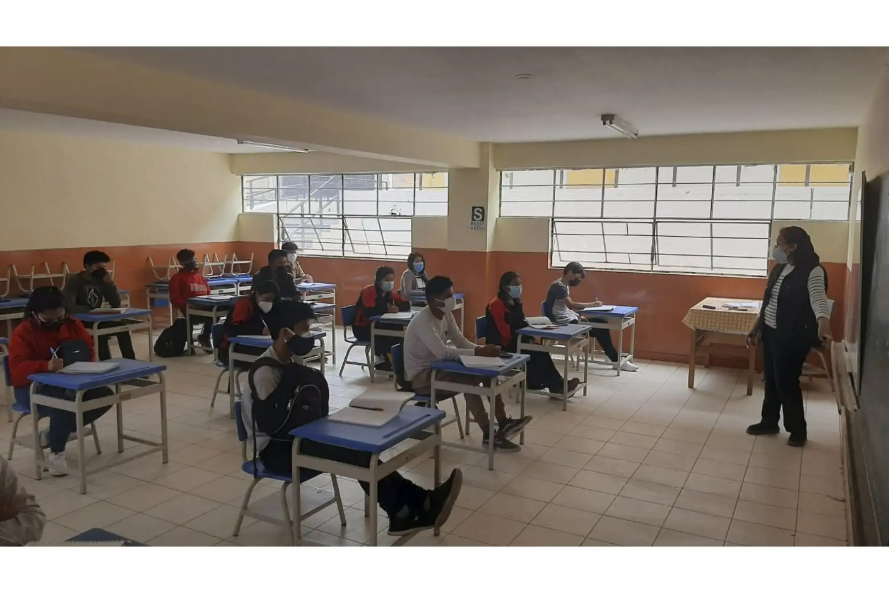 Mediante un proceso de racionalización, el Ministerio de Educación ha creado alrededor de 1,700 plazas docentes que serán asignadas de acuerdo a la necesidad de las regiones y adjudicadas antes de 28 de marzo, con la finalidad de asegurar el inicio del año escolar 2022, informó el ministro de Educación, Rosendo Serna. Foto: ANDINA/difusión.