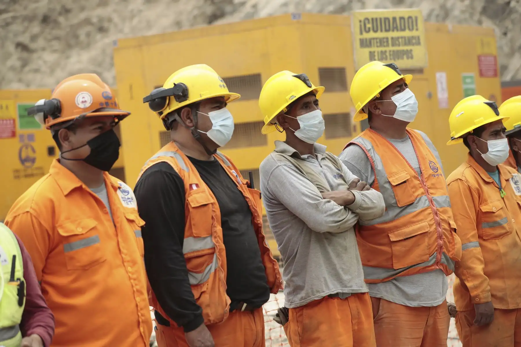 El presidente de la República, Pedro Castillo, junto al ministro de Transportes y Comunicaciones, Nicolás Bustamante; inspeccionaron esta mañana las obras del terminal portuario de Chancay. Foto: ANDINA/Prensa Presidencia