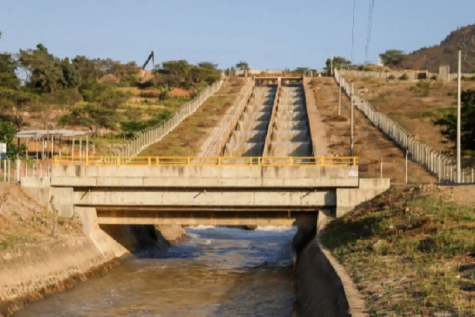 Se financiará la recuperación de instituciones educativas, sistemas de agua potable, alcantarillado y saneamiento básico, pistas y veredas, caminos vecinales, entre otros.