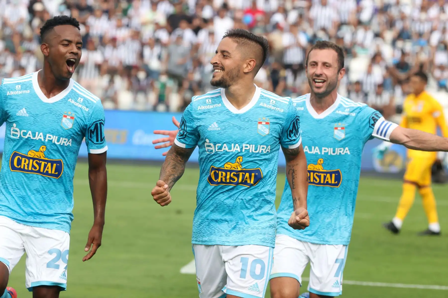 Alianza Lima y Sporting Cristal se enfrentan en el estadio Alejandro Villanueva por la fecha 5 de la Liga 1. Foto: ANDINA/Vidal Tarqui