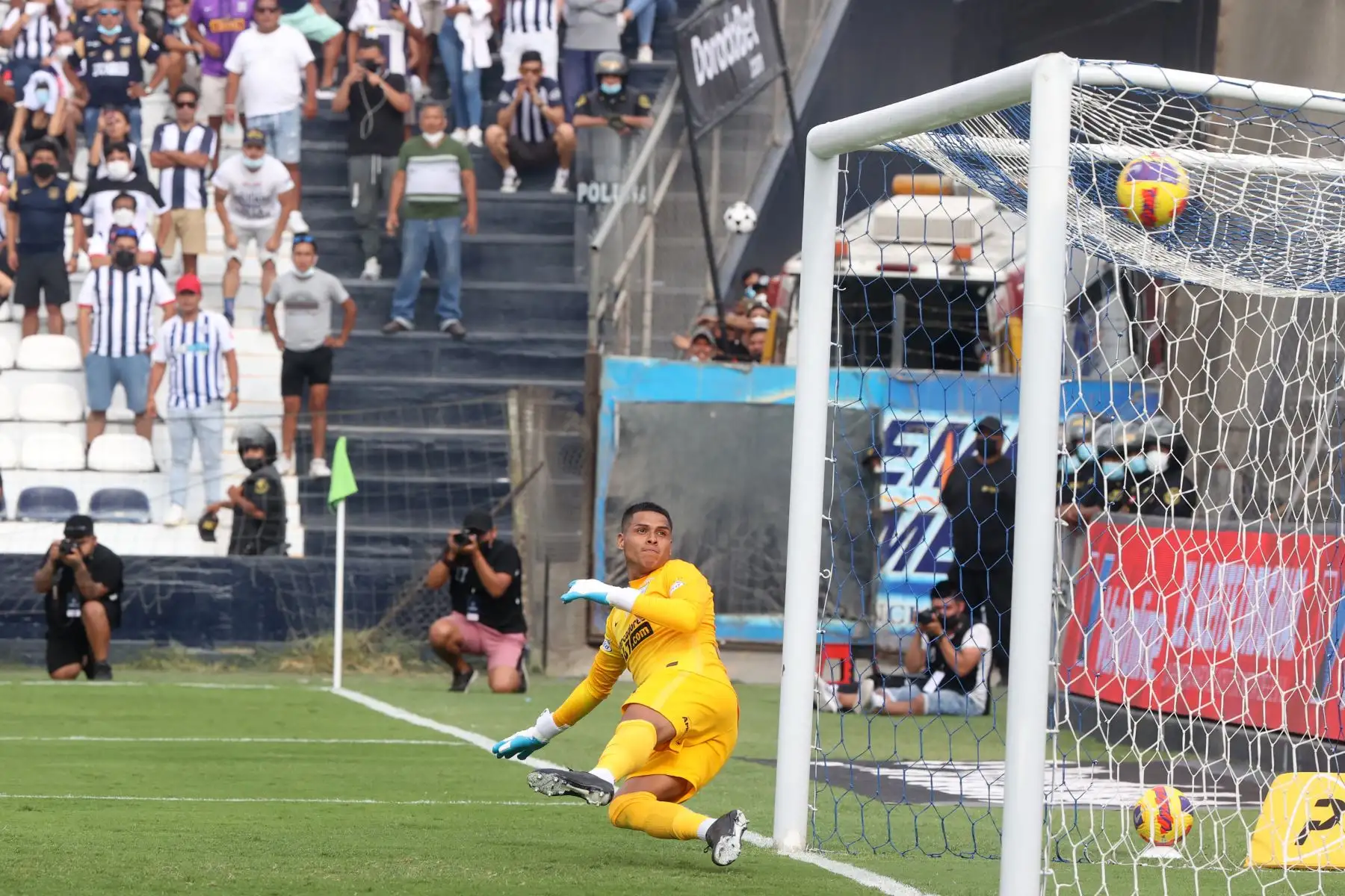 Alianza Lima y Sporting Cristal se enfrentan en el estadio Alejandro Villanueva por la fecha 5 de la Liga 1. Foto: ANDINA/Vidal Tarqui