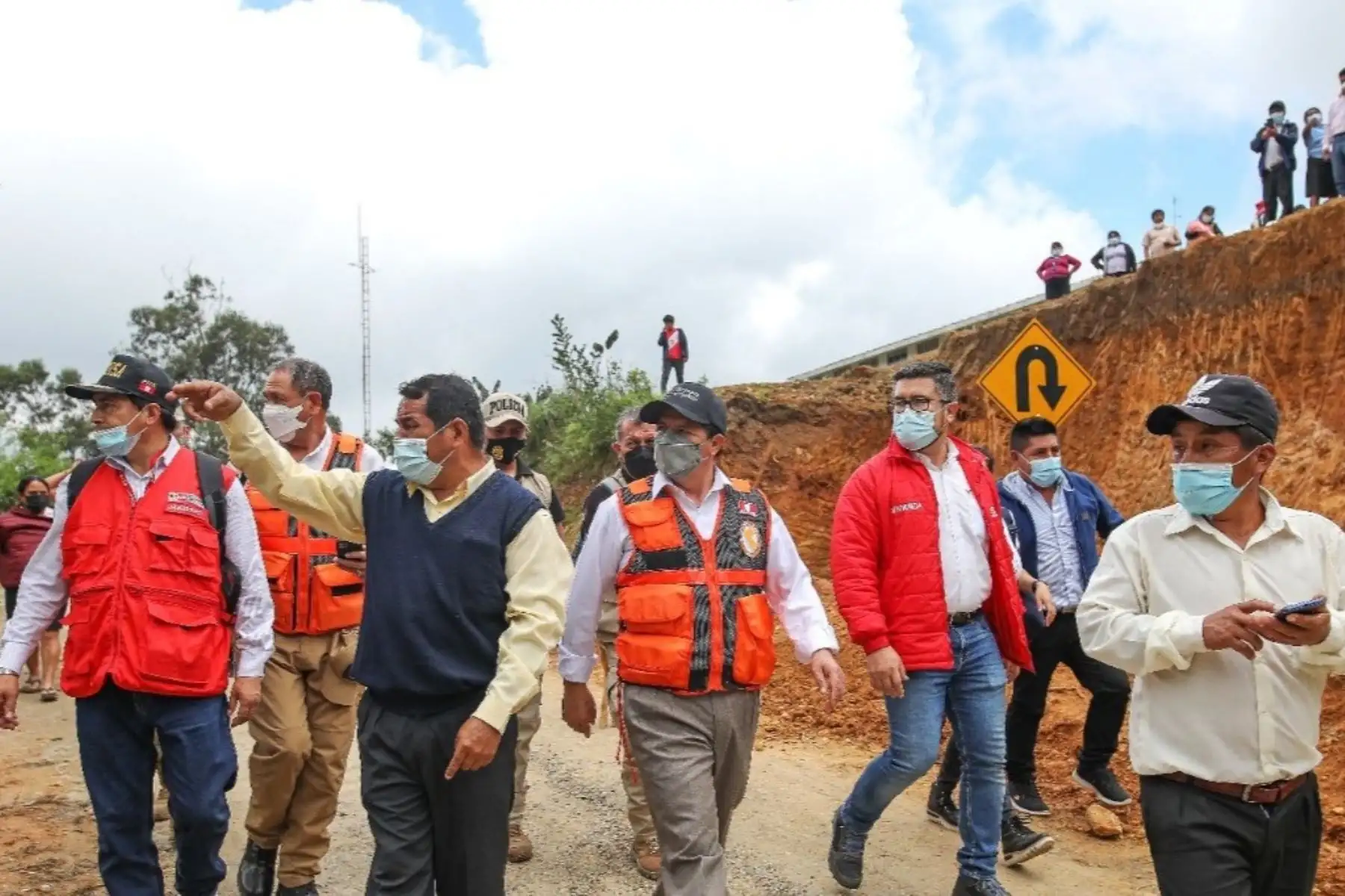 El presidente Pedro Castillo, junto con ministros de Estado, recorrió el centro poblado de Limón de Porcuya y el distrito de Huarmaca en la región Piura, para constatar las necesidades de la población y dialogar con sus representantes y autoridades. Foto: ANDINA/Prensa Presidencia