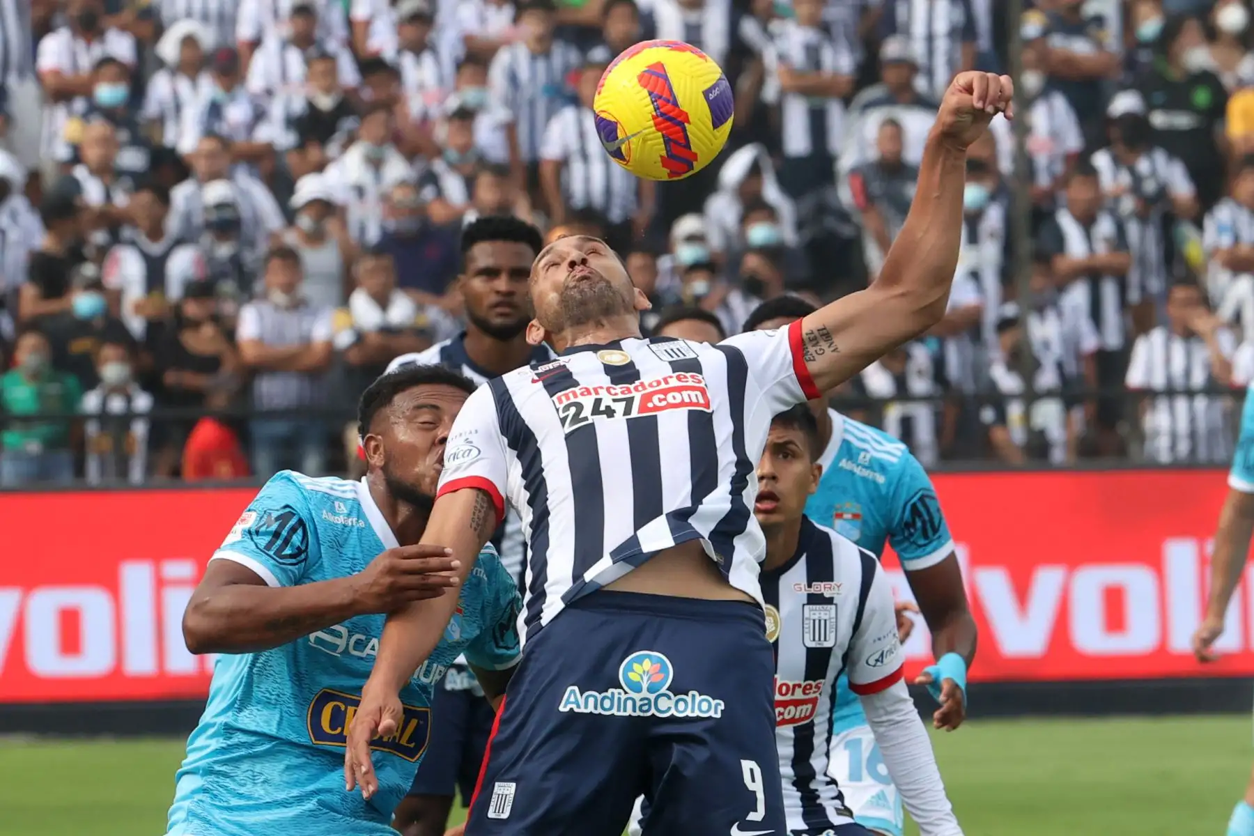 Alianza Lima y Sporting Cristal se enfrentan en el estadio Alejandro Villanueva por la fecha 5 de la Liga 1. Foto: ANDINA/Vidal Tarqui
