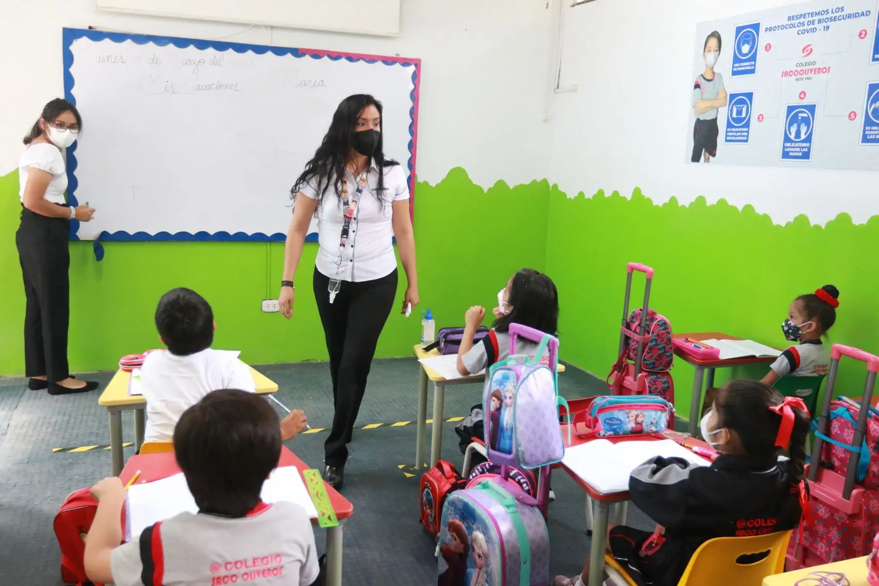 El retorno presencial a las aulas, de estudiantes y profesores será el primero de agosto 2022. ANDINA/Héctor Vinces