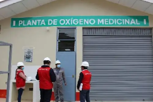 La planta generadora de oxígeno medicinal al encontrarse inoperativa, ocasiona la paralización de su producción, debido a que certifica una pureza de oxígeno por debajo de 93%, es decir 78.20%, siendo un nivel menor de concentración a los requerimiento exigidos y contratados por la entidad.