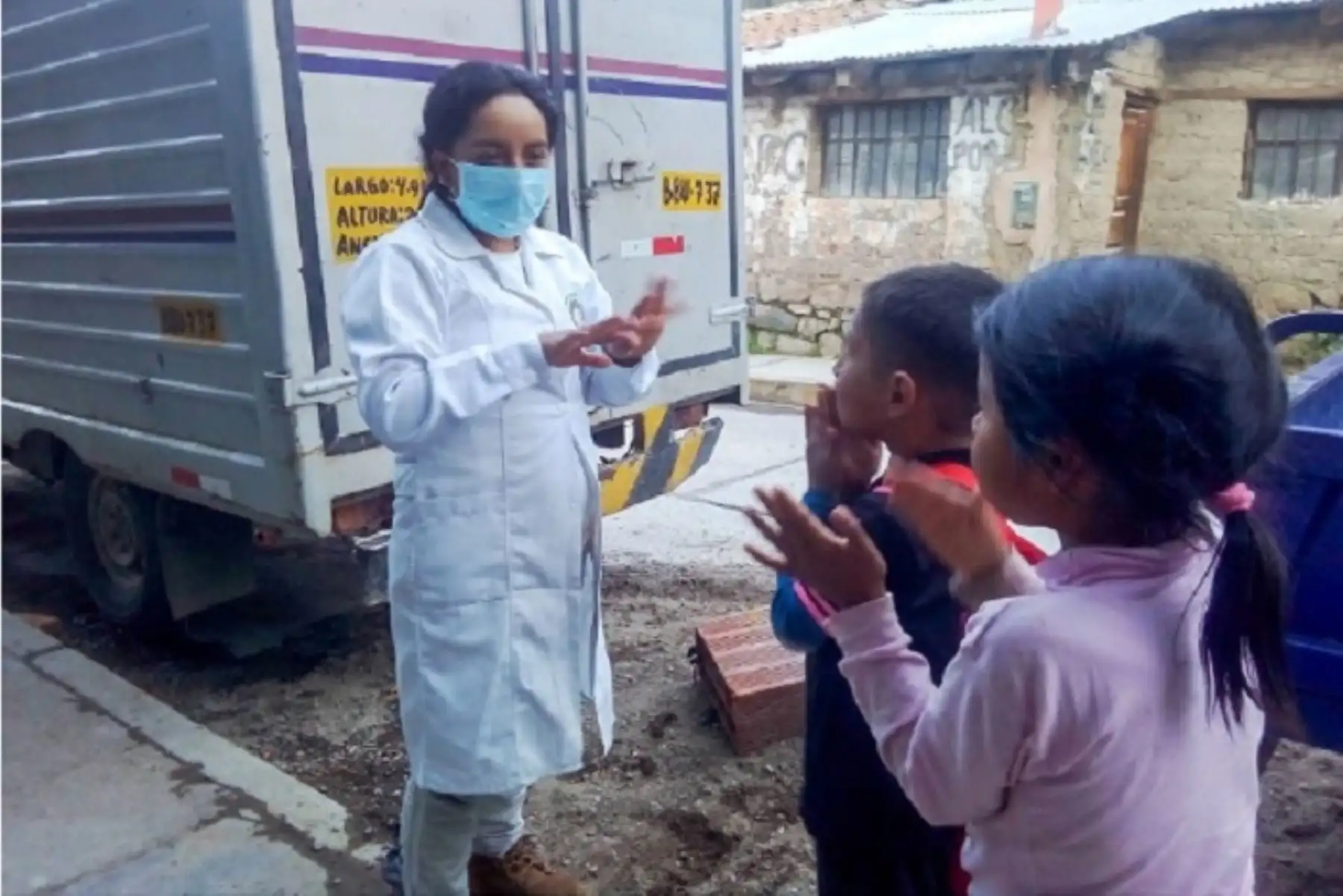 Proyecto liderado por Hilda Quispe Flores permitió conocer que el alrededor del 60 % de los niños de educación primaria de Qasanqay tenían parásitos y un porcentaje similar presentaba indicios de anemia.