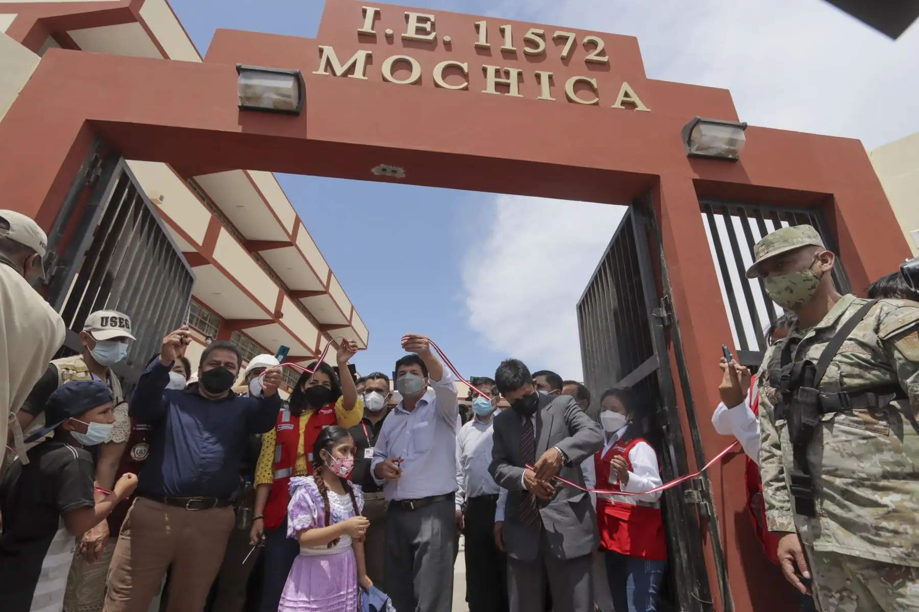 Presidente de la República, Pedro Castillo, supervisó la recuperación de la infraestructura de la Institución Educativa 11572- Mochica, en el Centro Poblado 25 de Febrero en el distrito de Mórrope, en la región Lambayeque. Foto: ARCC