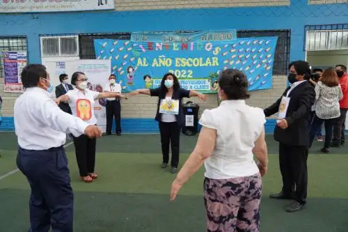 Ellos desarrollan estrategias para propiciar un clima favorable en el proceso de aprendizaje de sus estudiantes y sus familias Foto: Minedu