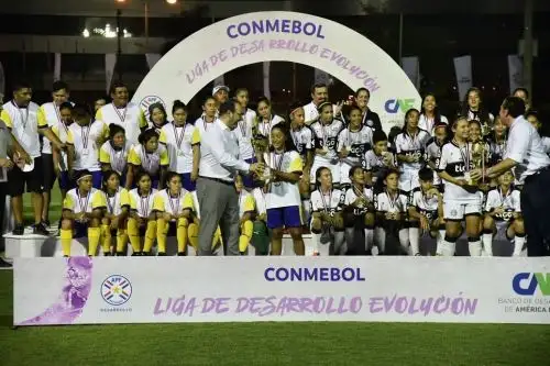 CAF, el Banco de Desarrollo de América Latina y la Conmebol trabajarán en conjunto para promover el empoderamiento de la mujer a través del fútbol. Foto: Cortesía.
