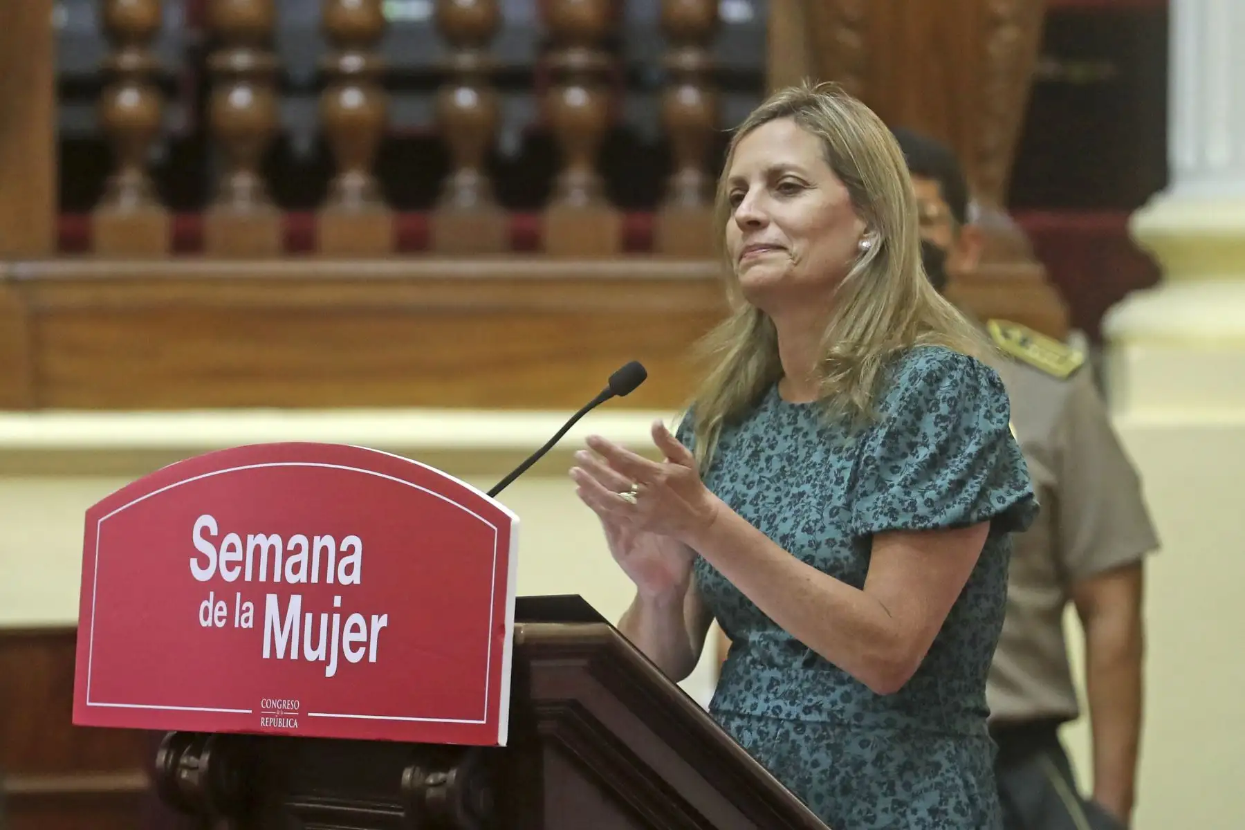Presidenta del Congreso de la República, Maricarmen Alva junto a congresistas mujeres de diversas bancadas participan del lanzamiento de "La semana de la Mujer”. Foto: Congreso de la República