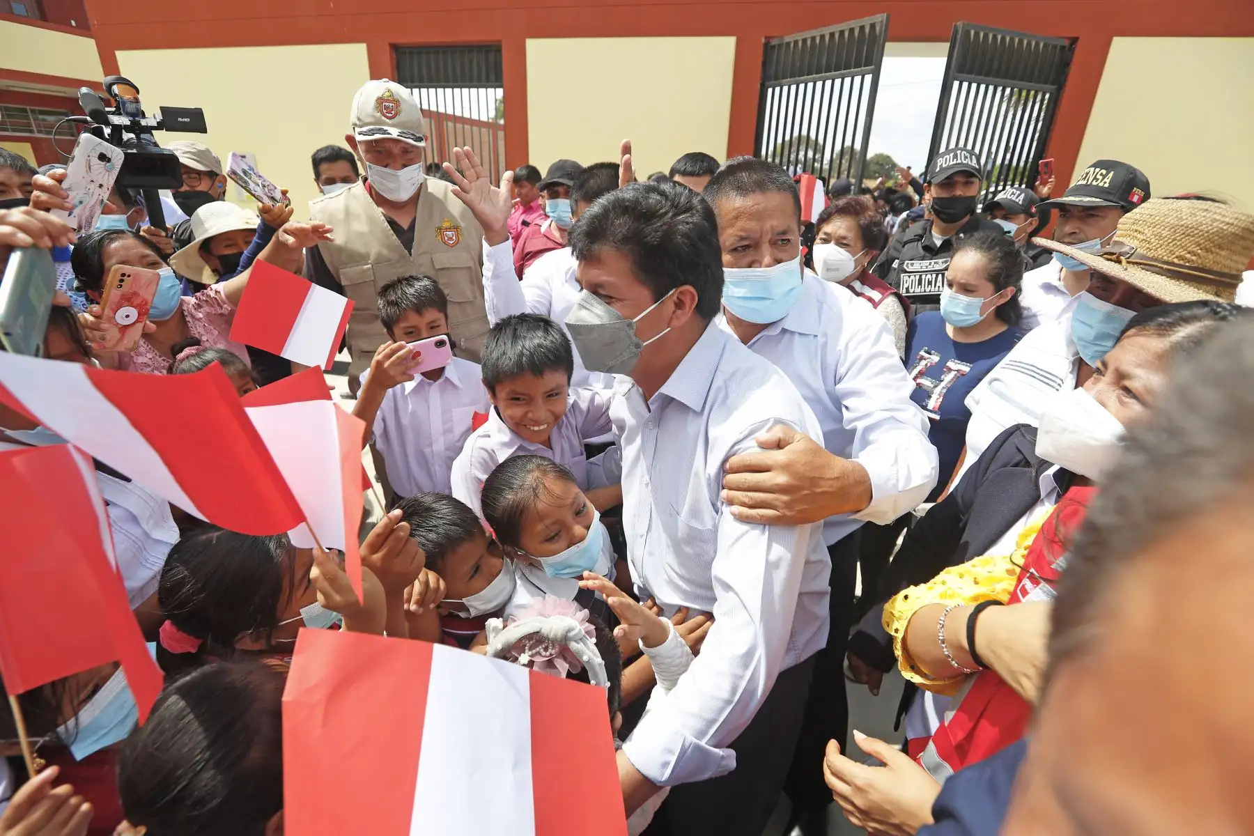 Presidente de la República, Pedro Castillo, inaugura la obra de rehabilitación de la Institución Educativa N° 10169 “Señor de la Divina Misericordia”, en el distrito de Mórrope, en la región Lambayeque. Foto: ANDINA/Presidencia Perú