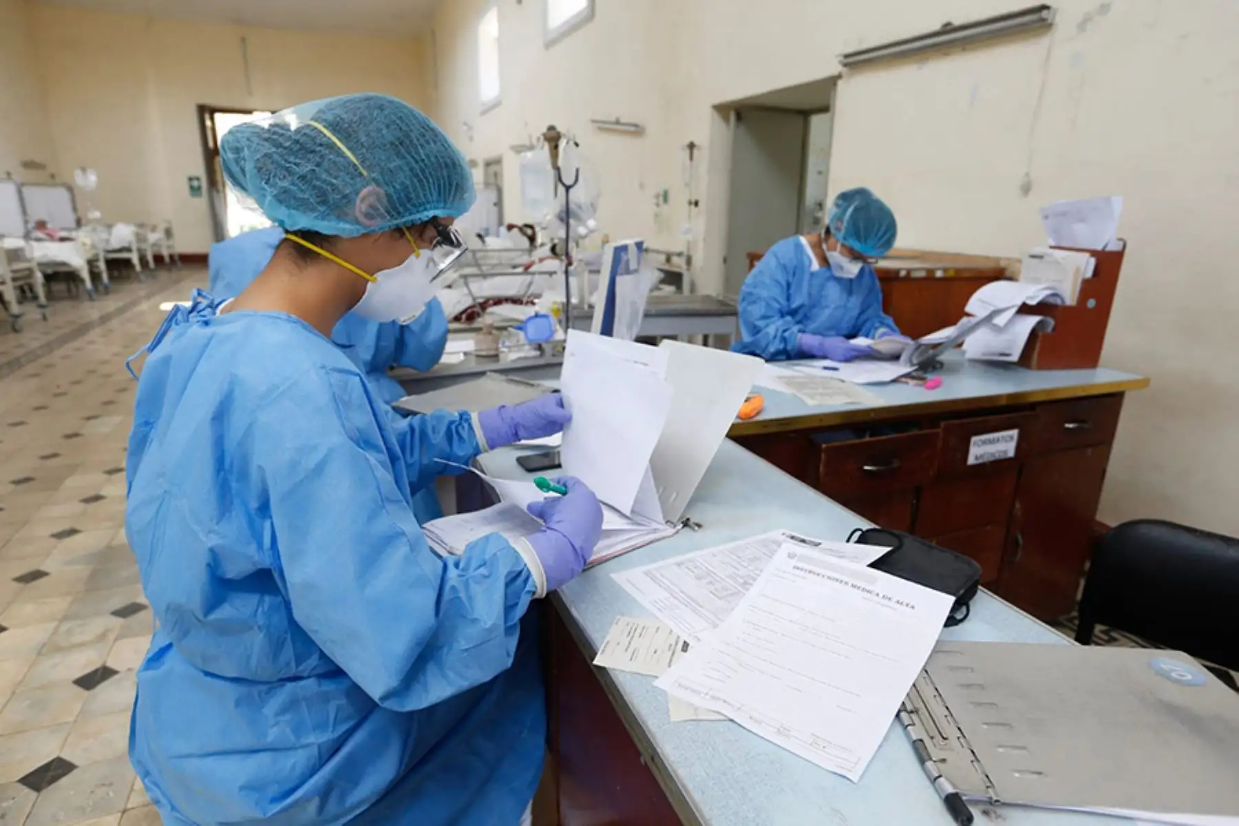 Hay 12 casos de reacciones adversas, entre ellos dos fallecimientos, por uso del suero fisiológico observado por Digemid. Foto: ANDINA/archivo