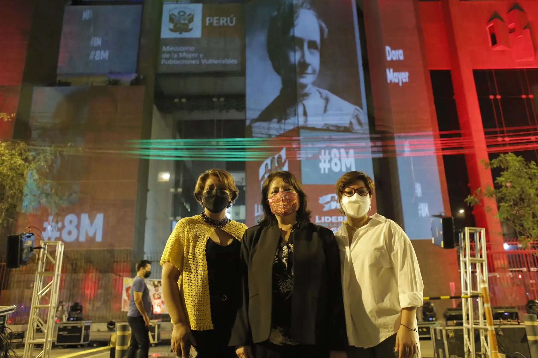 Más temprano se inauguró la muestra fotográfica “María Elena Moyano 1958 – 1992” compuesta por un conjunto de fotografías, documentos y publicaciones periodísticas sobre María Elena Moyano. ANDINA/Difusión