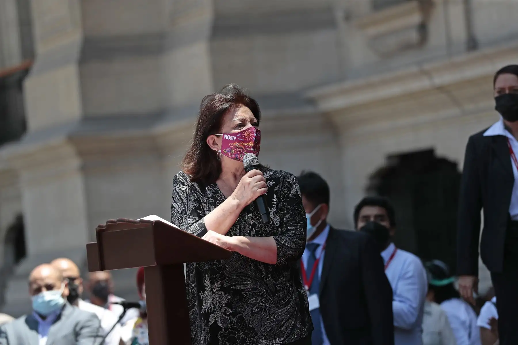 Presidente de la República, Pedro Castillo, acompañado de la primera dama, Lilia Paredes, y las titulares del Ministerio de la Mujer, Diana Miloslavich, y del Ministerio de Inclusión Social, Dina Boluarte, participaron en la ceremonia de conmemoración por el Día Internacional de la Mujer. Foto: ANDINA/Presidencia Perú