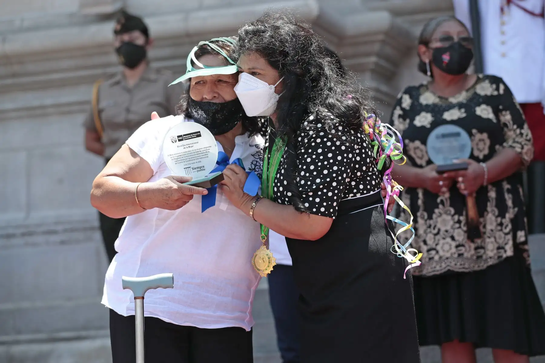 Presidente de la República, Pedro Castillo, acompañado de la primera dama, Lilia Paredes, y las titulares del Ministerio de la Mujer, Diana Miloslavich, y del Ministerio de Inclusión Social, Dina Boluarte, participaron en la ceremonia de conmemoración por el Día Internacional de la Mujer. Foto: ANDINA/Presidencia Perú