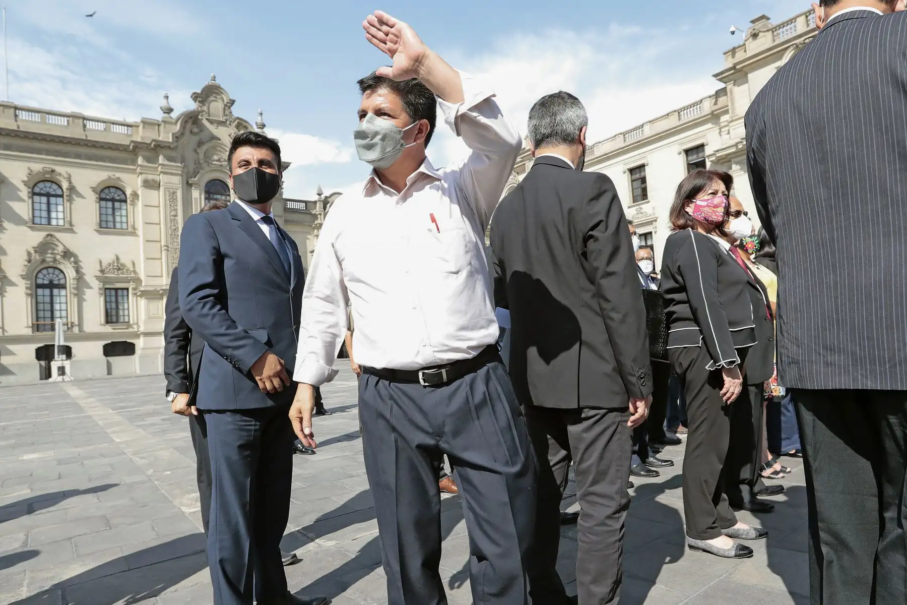 Presidente de la República, Pedro Castillo, acompaña al Gabinete Ministerial presidido por Aníbal Torres, quienes se dirigen al Congreso de la República para solicitar el Voto de Confianza. Foto: ANDINA/Presidencia Perú