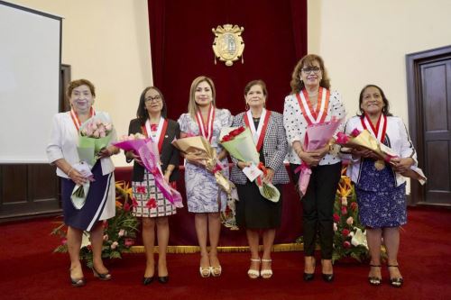 En el Día Internacional de la Mujer, cinco rectoras de las principales universidades públicas del Perú, fueron homenajeadas por el Parlamento Andino. Foto: ANDINA/Difusión