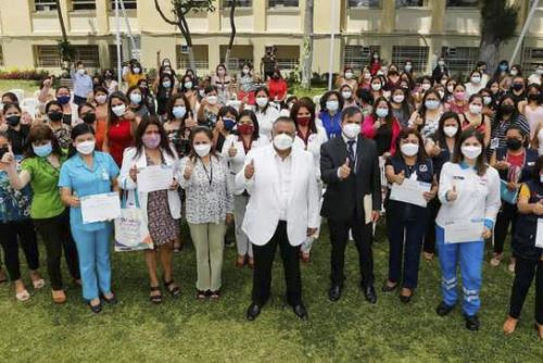Ministerio de Salud reconoce a mujeres profesionales de la salud que trabajan en primera línea contra el coronavirus. Foto: ANDINA/Difusión