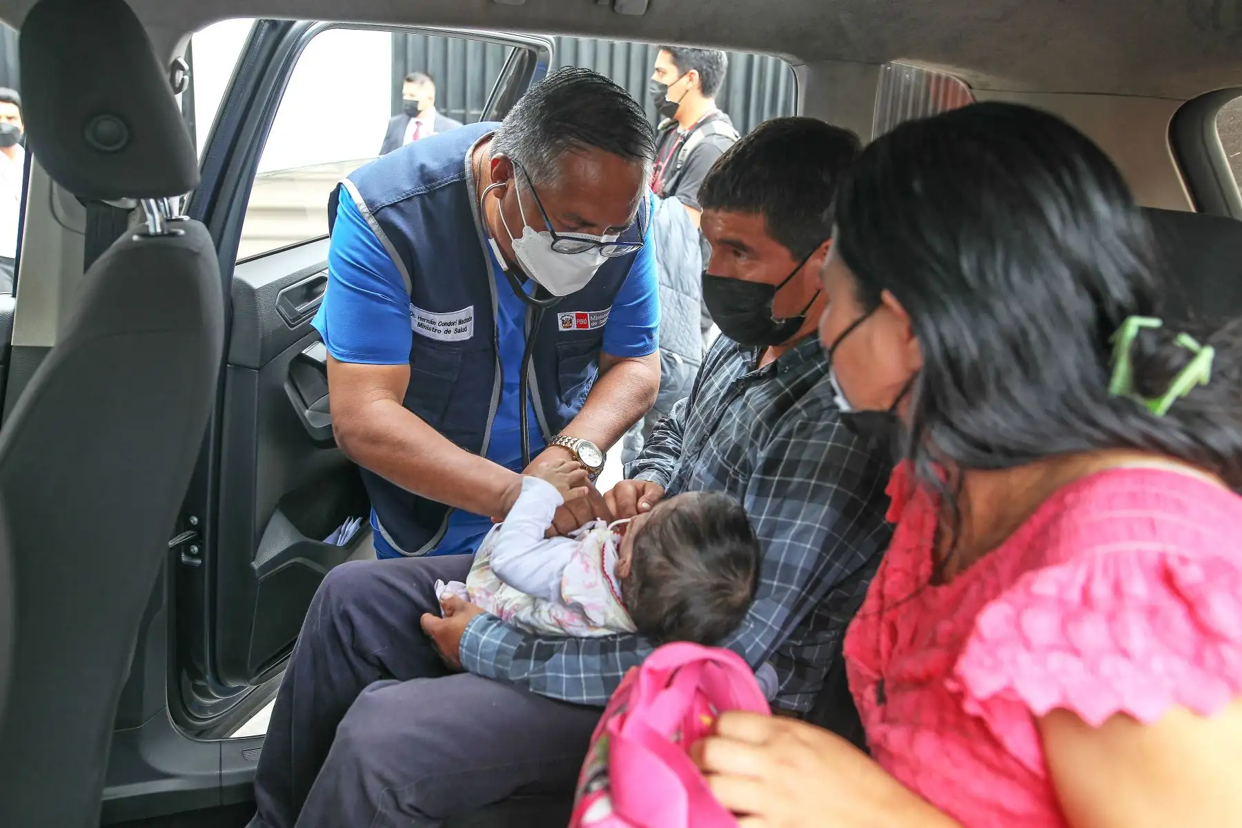 Jefe del Estado, Pedro Castillo, traslada desde Mala, por vía aérea, a paciente menor de edad, para que sea atendido en un nosocomio de Lima.Foto: ANDINA/Prensa Presidencia
