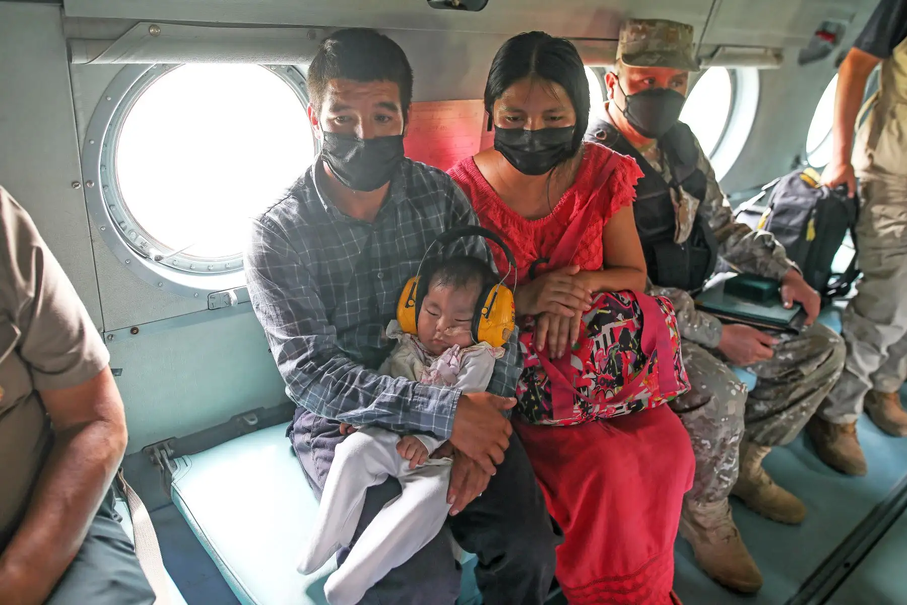Jefe del Estado, Pedro Castillo, traslada desde Mala, por vía aérea, a paciente menor de edad, para que sea atendido en un nosocomio de Lima.Foto: ANDINA/Prensa Presidencia