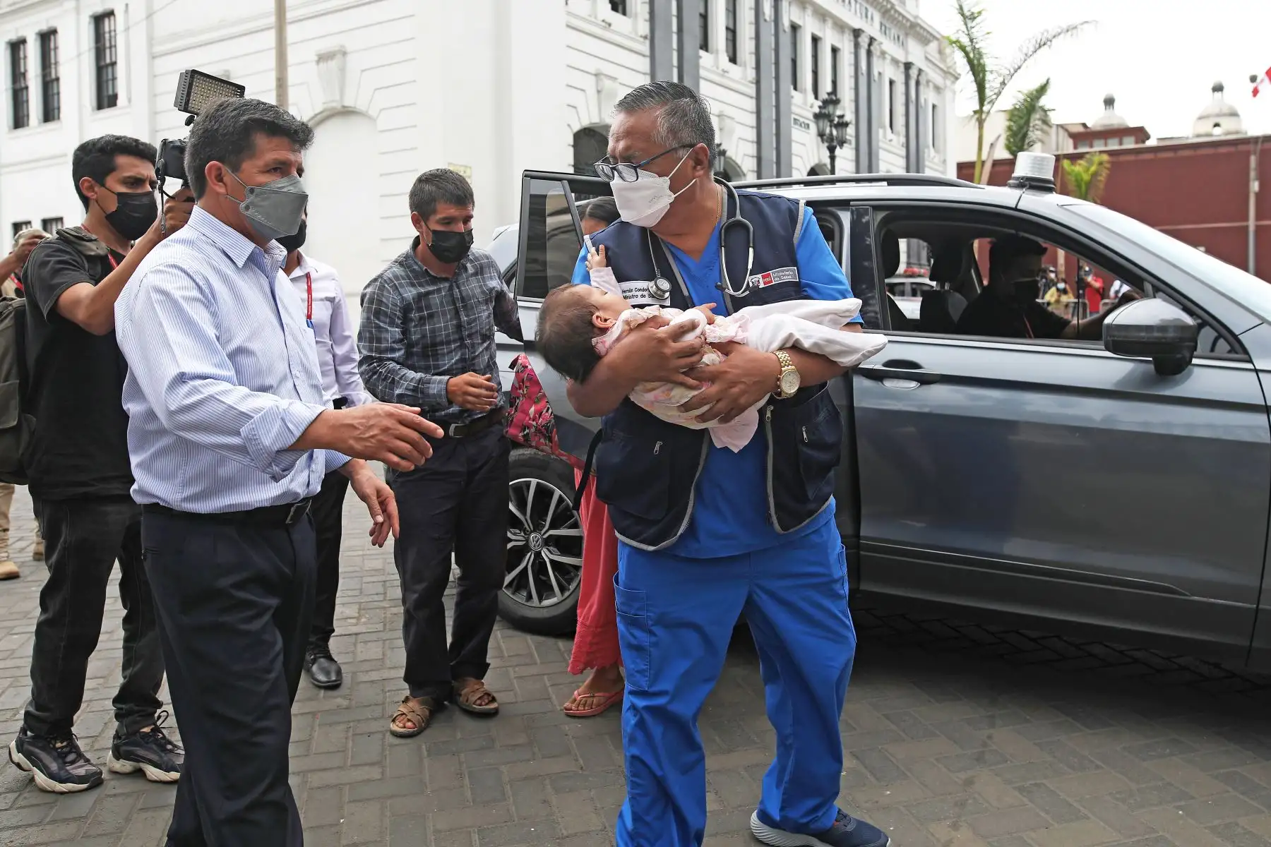 Jefe del Estado, Pedro Castillo, traslada desde Mala, por vía aérea, a paciente menor de edad, para que sea atendido en un nosocomio de Lima.Foto: ANDINA/Prensa Presidencia