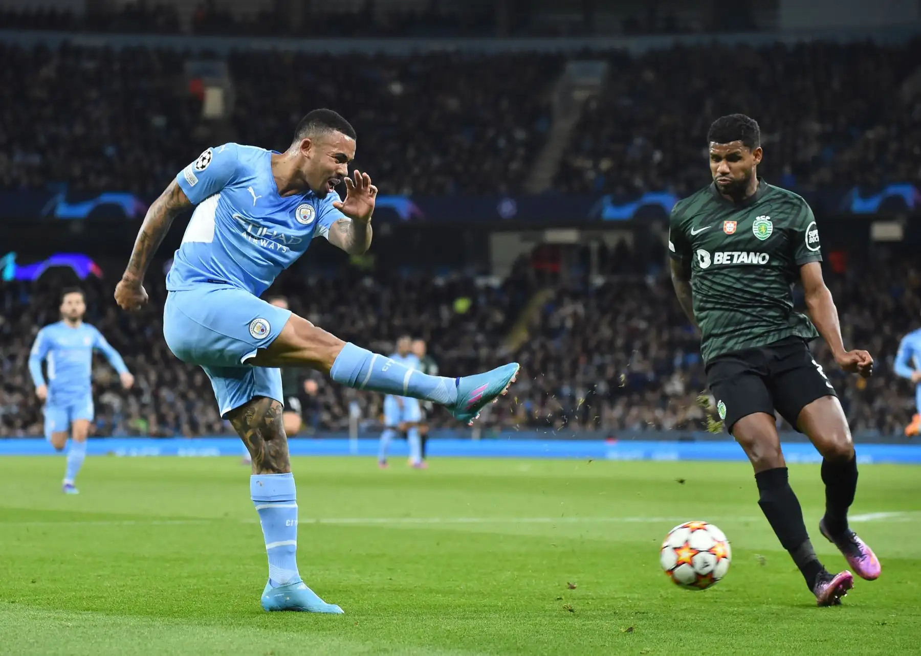 Gabriel Jesus (L) de Manchester City en acción contra Matheus Reis (R) de Sporting durante la ronda de octavos de final de la Liga de Campeones de la UEFA, partido de fútbol de segunda pierna entre Manchester City y Sporting Lisboa en Manchester, Gran Bretaña, 09 de marzo de 2022. (Liga de Campeones, Reino Unido  Unido, Lisboa) EFE/EPA/PETER POWELL