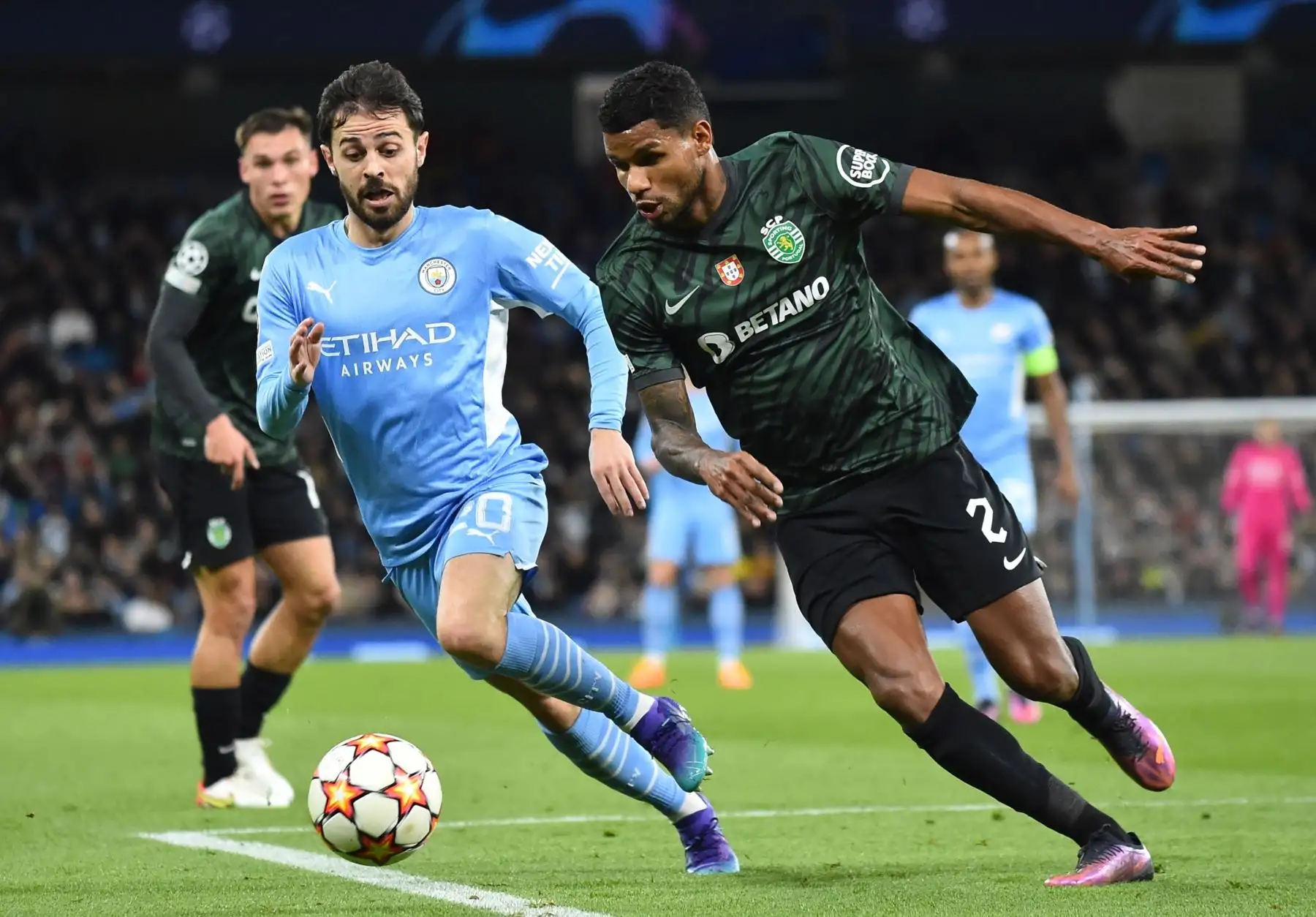 Matheus Reis (R) de Sporting en acción contra Bernardo Silva (L) de Manchester City durante la ronda de octavos de final de la Liga de Campeones de la UEFA, partido de fútbol de segunda pierna entre Manchester City y Sporting Lisboa en Manchester, Gran Bretaña, el 09 de marzo de 2022. (Liga de Campeones, Reino Unido  Unido, Lisboa) EFE/EPA/PETER POWELL