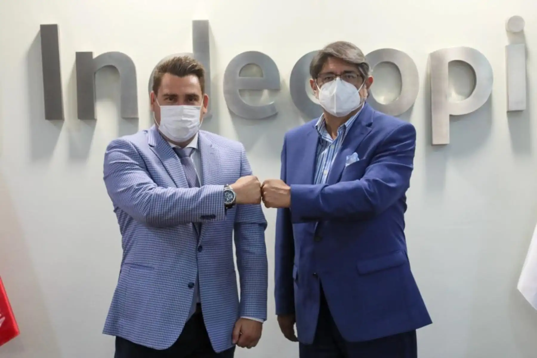 Presidente del Indecopi, Julián Palacín y el titular de Canatur, Carlos Canales, se reunieron para trabajar por servicios turísticos formales, seguros y de calidad. Foto: Cortesía.