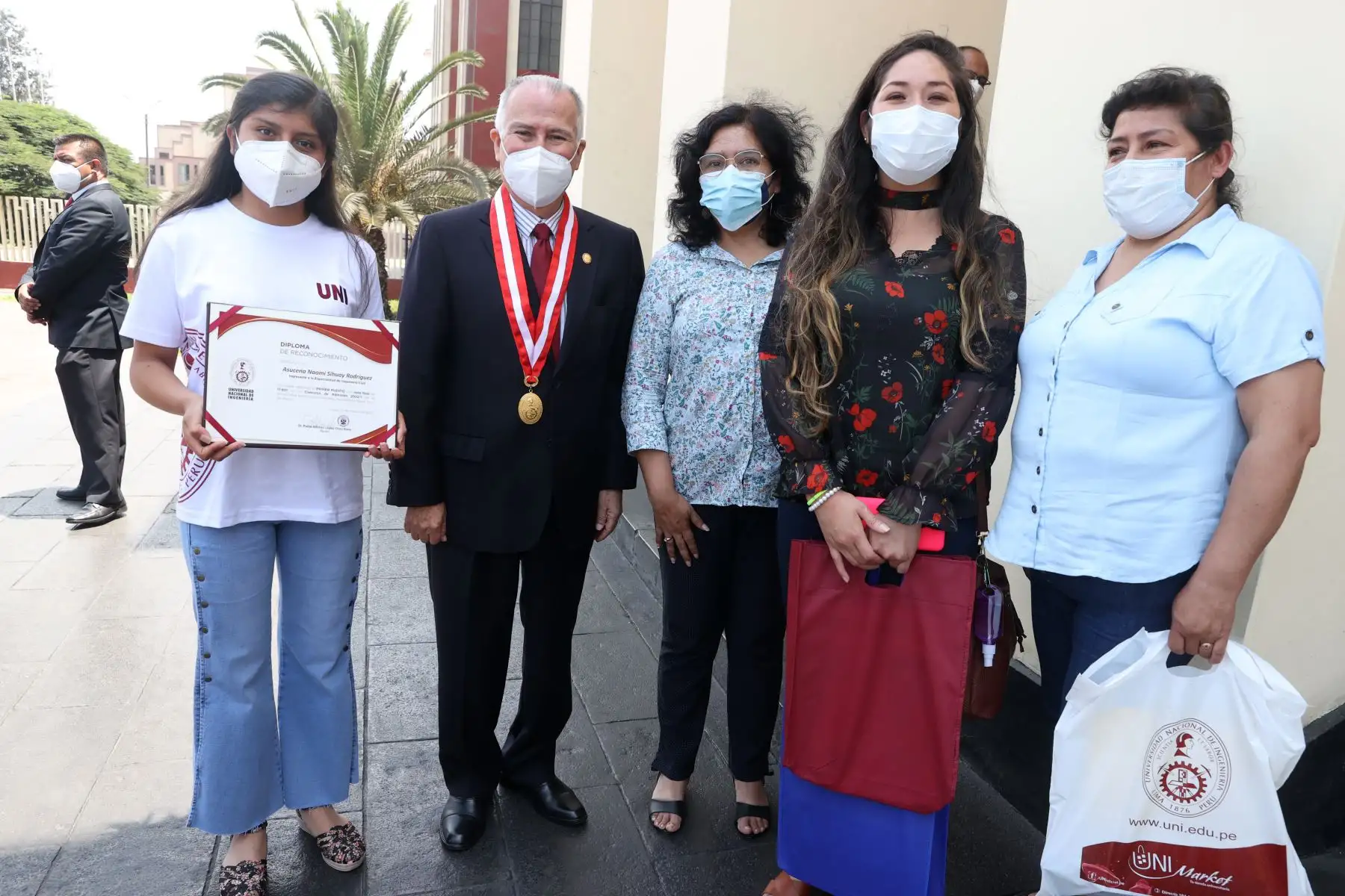 La Universidad Nacional de Ingeniería, realizó con mucho éxito su Concurso de Admisión 2022-1 de manera presencial luego de dos años de pandemia por la covid-19. Primer puesto Asucena Naomi Sihuay Rodríguez de 19 años natural de Huanta- Ayacucho
Foto: ANDINA/Vidal Tarqui