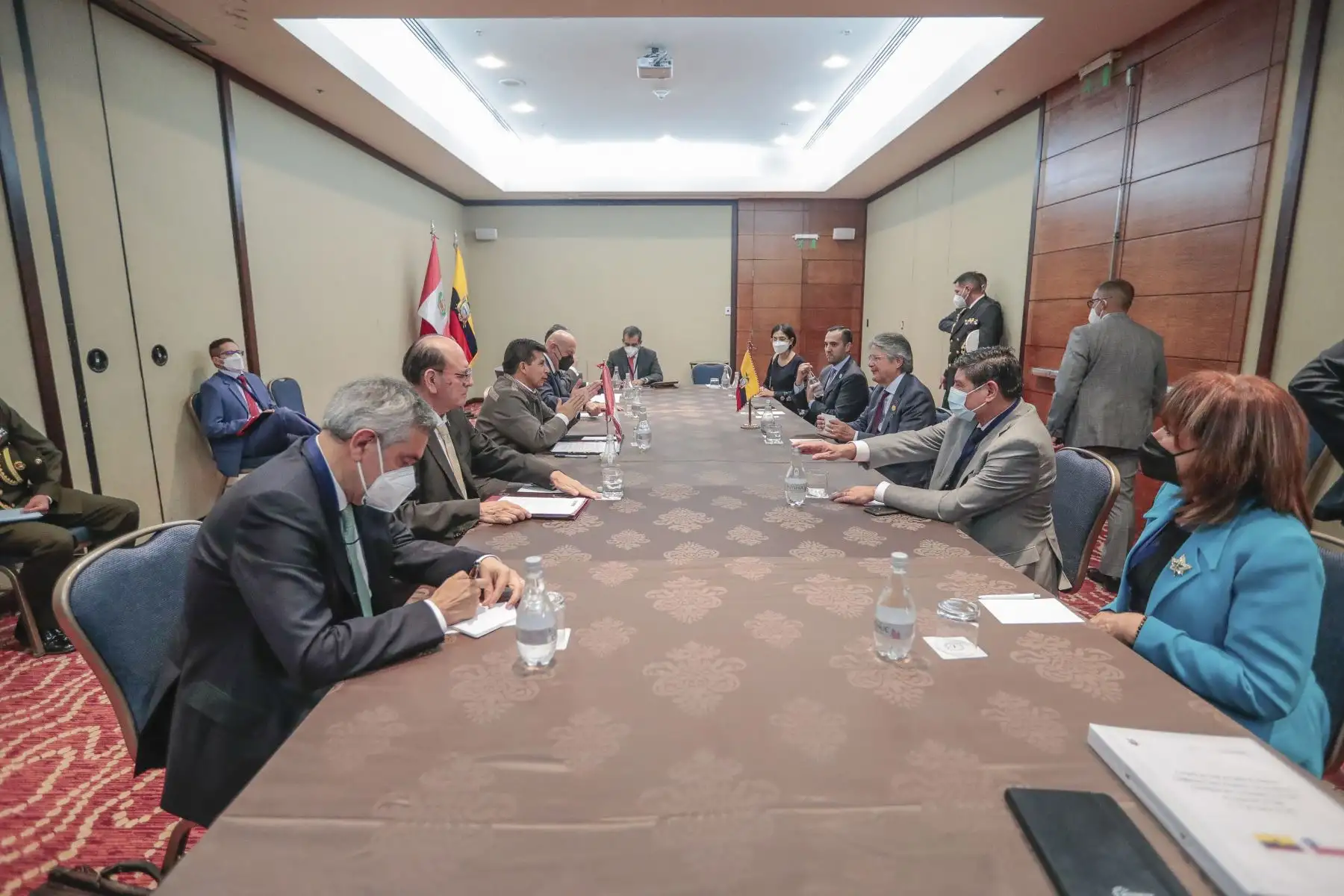 Presidente de la República, Pedro Castillo, se reúne con el presidente de Ecuador, Guillermo Lasso en el marco de su visita oficial a la ciudad De Santiago de Chile. Foto: ANDINA/Presidencia Perú