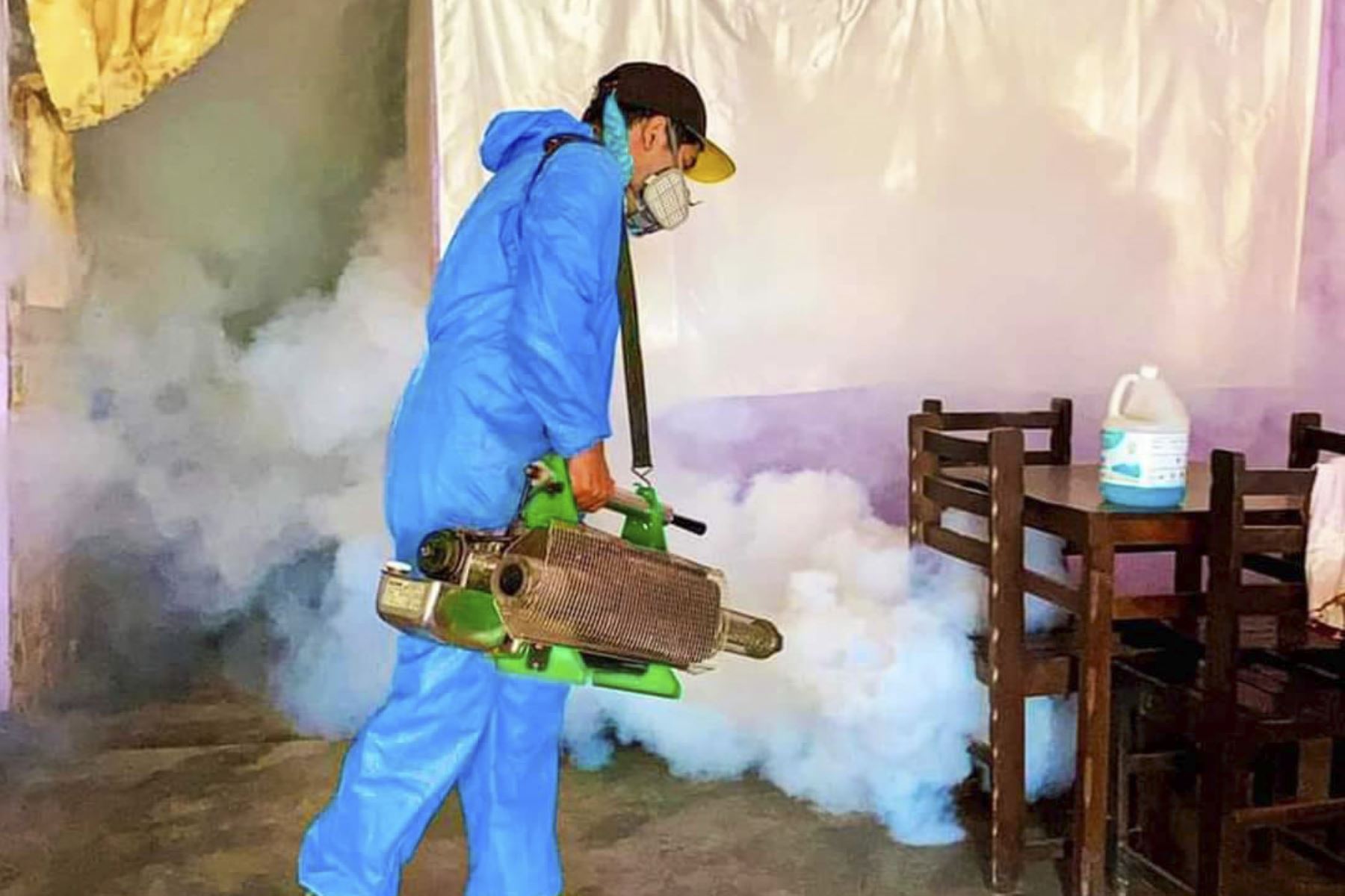 Las autoridades sanitarias intensifican la fumigación en diversos sectores de Casma, región Áncash. Foto: ANDINA/Difusión