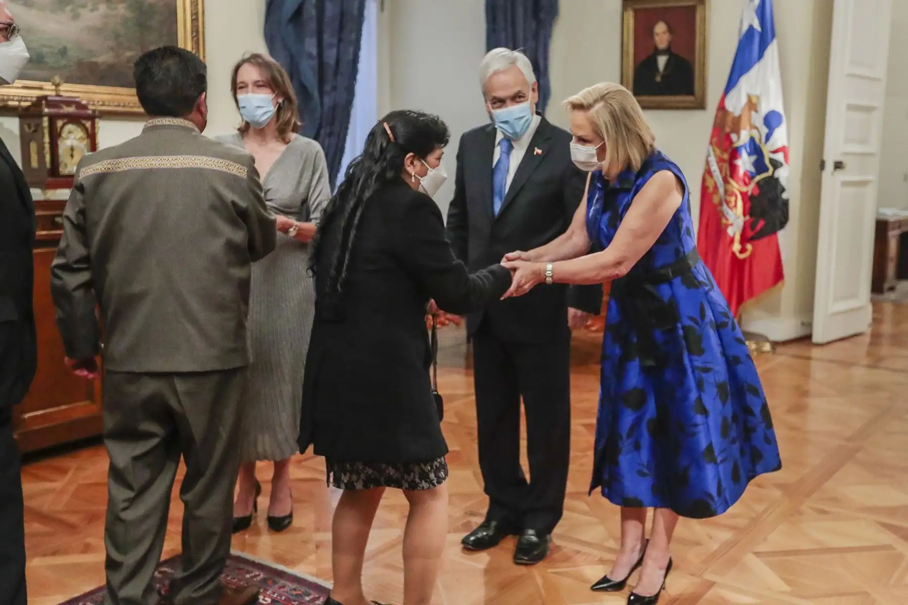 En el marco de su visita oficial a Santiago de Chile, el Presidente de la República, Pedro Castillo, acompañado de la primera dama, Lilia Paredes, participan del saludo protocolar de los jefes de Estado y de Gobierno al presidente de Chile, Sebastián Piñera. Foto: ANDINA/Presidencia Perú