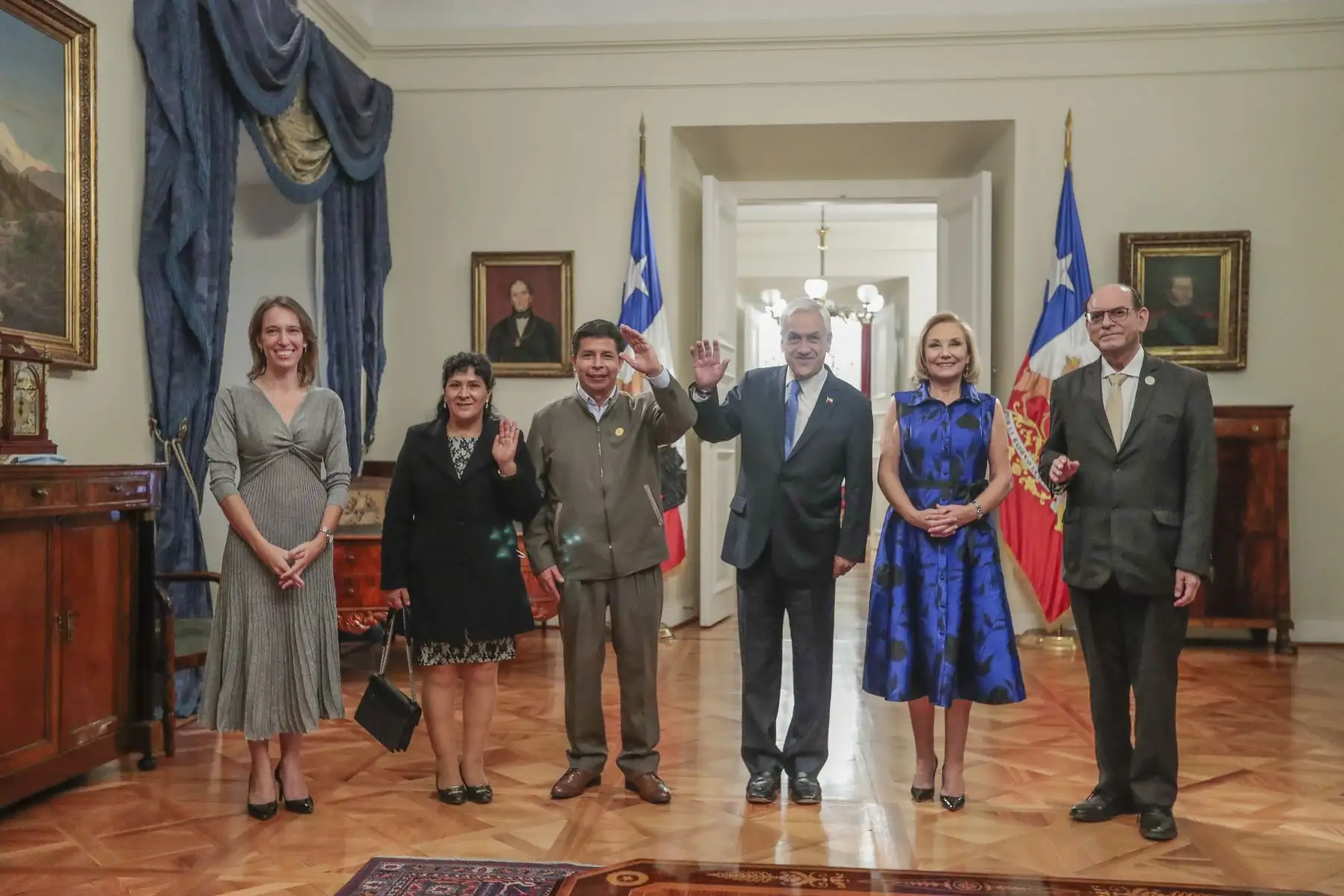 En el marco de su visita oficial a Santiago de Chile, el Presidente de la República, Pedro Castillo, acompañado de la primera dama, Lilia Paredes, participan del saludo protocolar de los jefes de Estado y de Gobierno al presidente de Chile, Sebastián Piñera. Foto: ANDINA/Presidencia Perú
