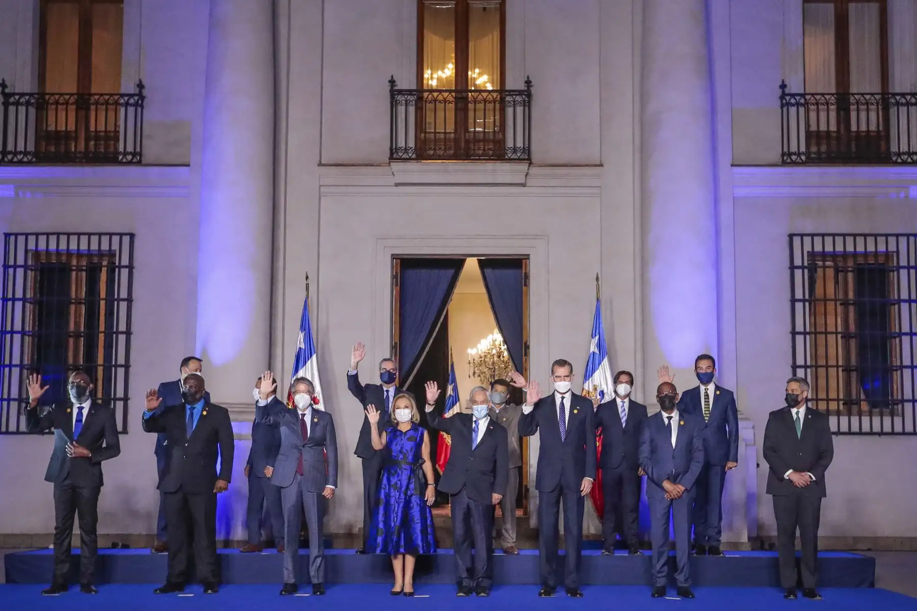 En el marco de su visita oficial a Santiago de Chile, el Presidente de la República, Pedro Castillo, acompañado de la primera dama, Lilia Paredes, participan del saludo protocolar de los jefes de Estado y de Gobierno al presidente de Chile, Sebastián Piñera. Foto: ANDINA/Presidencia Perú