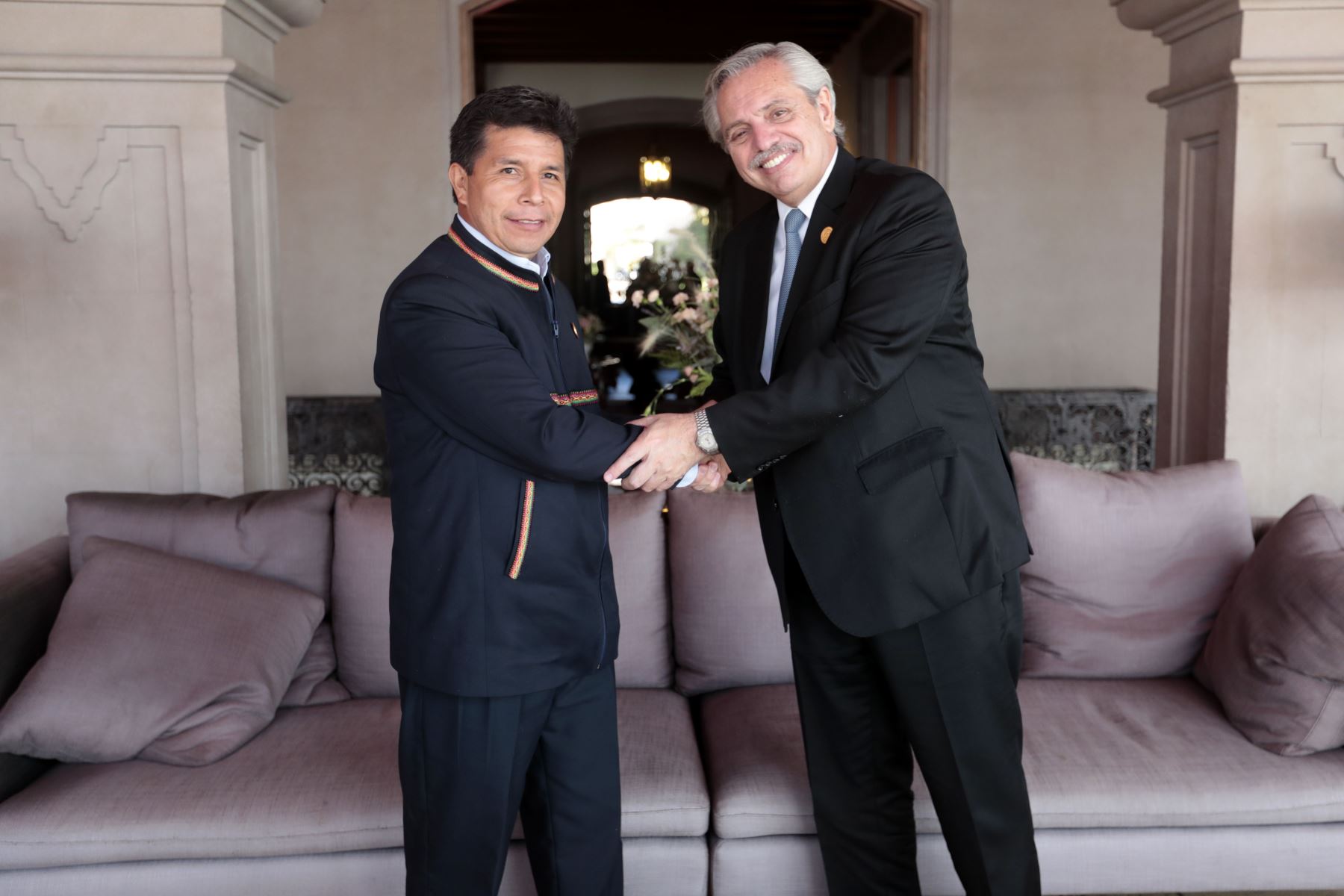 Presidente Castillo invita al mandatario de Argentina a realizar visita de trabajo