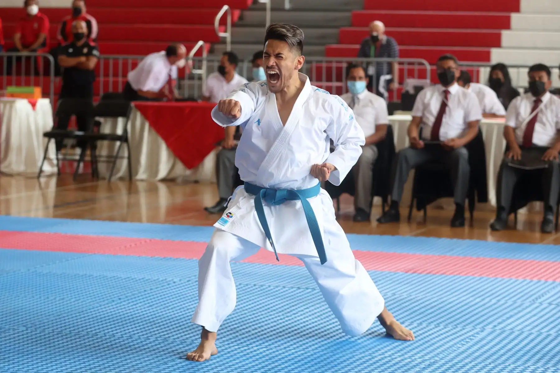 El polideportivo 1 del Legado La Videna es sede del “Tope Selectivo 2022 y Campeonato Apreciativo Juvenil y Mayores 2022 de Karate”. En la imagen, el karateca, Lam Martinez Carlos.
Foto: ANDINA/Vidal Tarqui