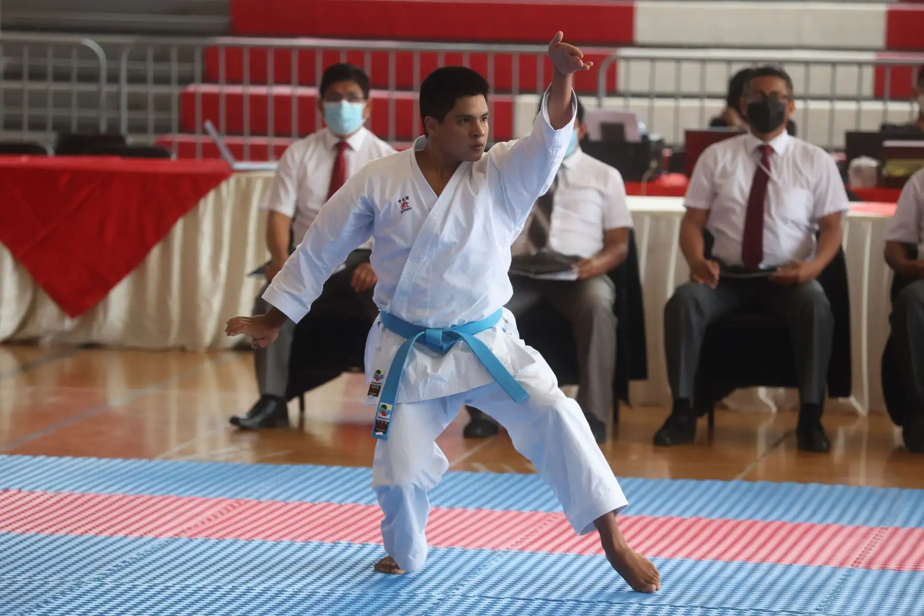 El polideportivo 1 del Legado La Videna es sede del “Tope Selectivo 2022 y Campeonato Apreciativo Juvenil y Mayores 2022 de Karate”. En la imagen, el karateca, Mariano Wong.
Foto: ANDINA/Vidal Tarqui