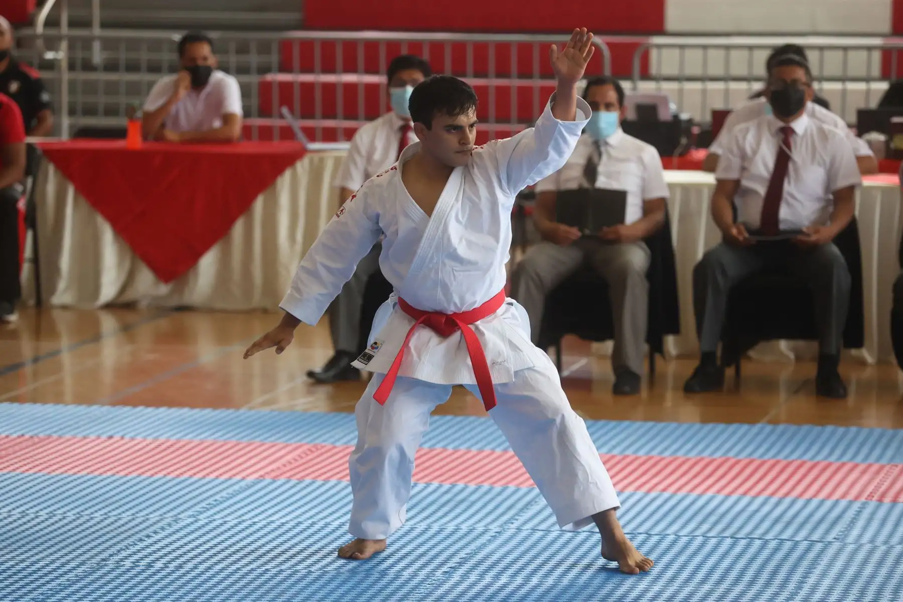 El polideportivo 1 del Legado La Videna es sede del “Tope Selectivo 2022 y Campeonato Apreciativo Juvenil y Mayores 2022 de Karate”. En la imagen, el karateca, Hernesto Salcedo Hermosa.
Foto: ANDINA/Vidal Tarqui