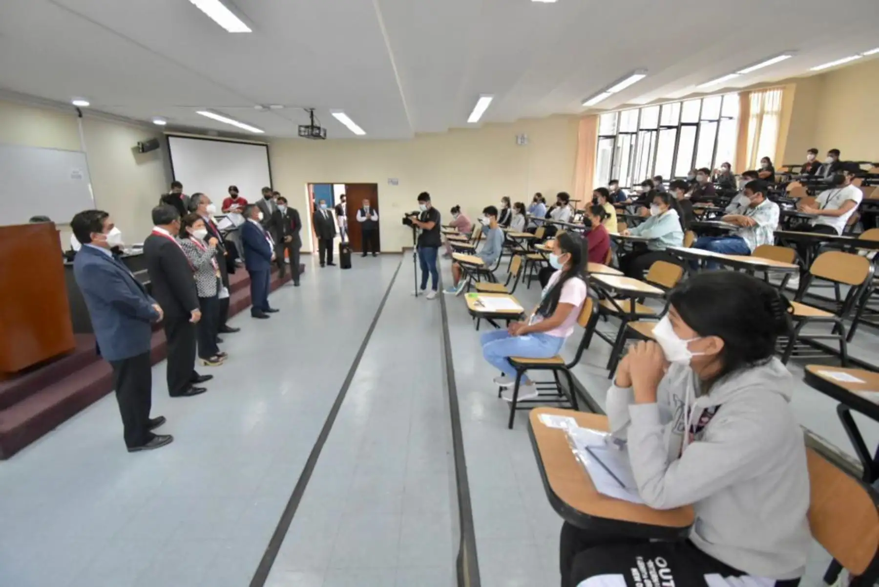 Un nuevo examen de admisión bajo la modalidad presencial se desarrolla este sábado en la Universidad Nacional Mayor de San Marcos (UNMSM). Un total de 26,159 jóvenes postulan para obtener una de las 4,513 vacantes en proceso de admisión 2022-II. Foto: Cortesía Pao Marzano / UNMSM