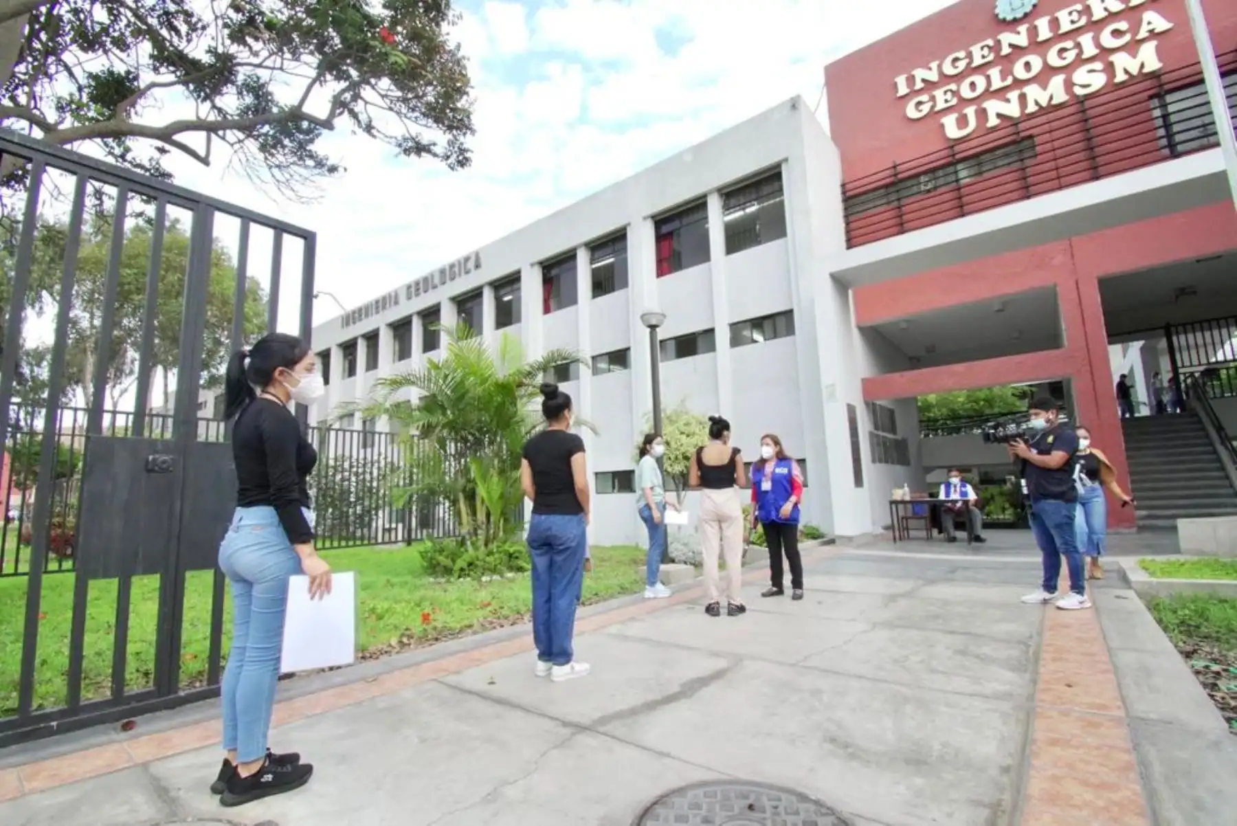 Un nuevo examen de admisión bajo la modalidad presencial se desarrolla este sábado en la Universidad Nacional Mayor de San Marcos (UNMSM). Un total de 26,159 jóvenes postulan para obtener una de las 4,513 vacantes en proceso de admisión 2022-II. Foto: Cortesía Pao Marzano / UNMSM