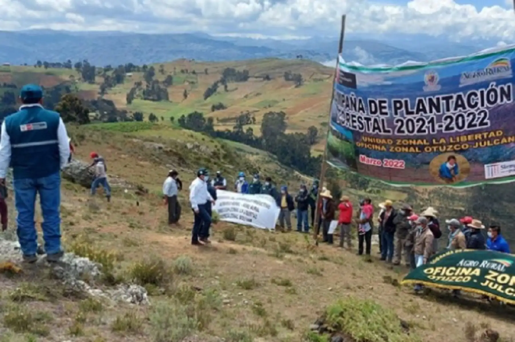 En el marco de la implementación de la segunda reforma agraria, impulsada por el Gobierno Nacional, el Ministerio de Desarrollo Agrario, a través del Programa de Desarrollo Productivo Agrario Rural (Agro Rural), instaló 5,000 plantones forestales en el caserío Pachín Bajo, en el distrito de Otuzco, región La Libertad.