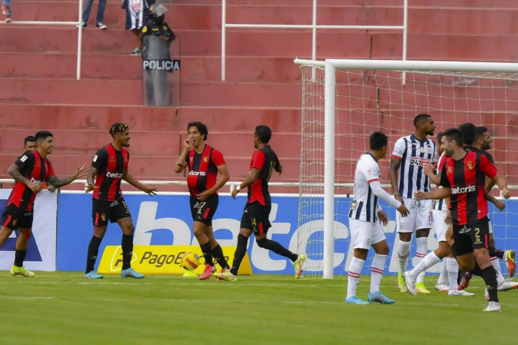Alianza Lima se enfrenta a Melgar en un partido por la sexta jornada de la Liga 1 2022  en el Estadio Monumental de la UNSA de  Arequipa. Foto: Cortesía Diego Ramos