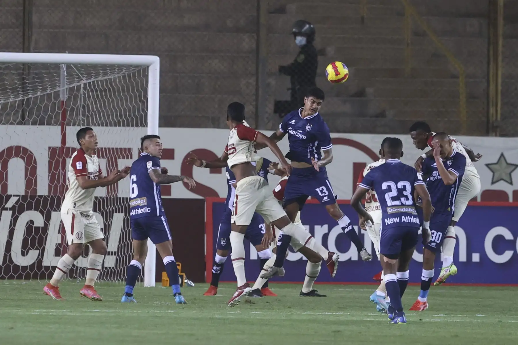 Universitario de Deportes se enfrenta a Cienciano en un partido por la sexta jornada de la Liga 1 en el Estadio Monumental. Foto: ANDINA/Vidal Tarqui