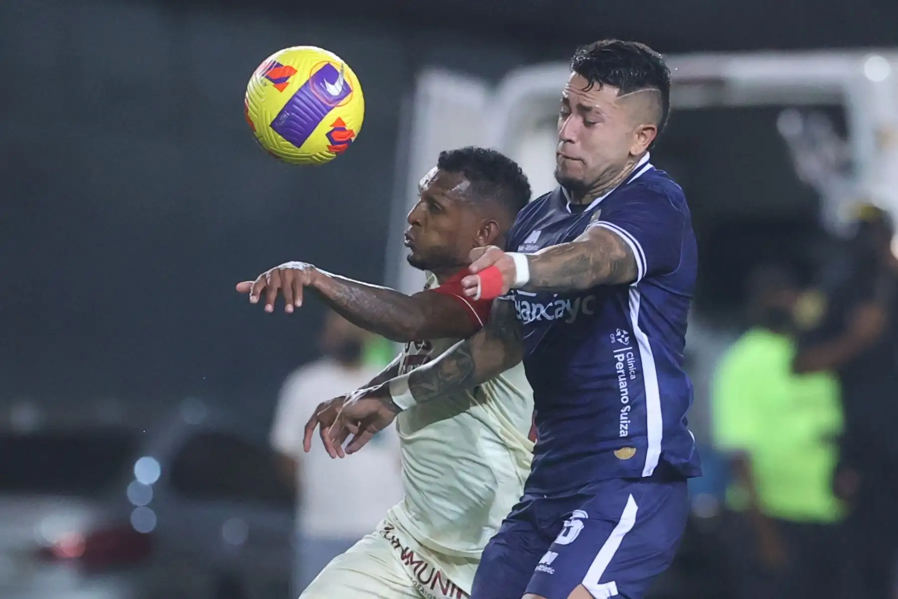 Universitario de Deportes se enfrenta a Cienciano en un partido por la sexta jornada de la Liga 1 en el Estadio Monumental. Foto: ANDINA/Vidal Tarqui