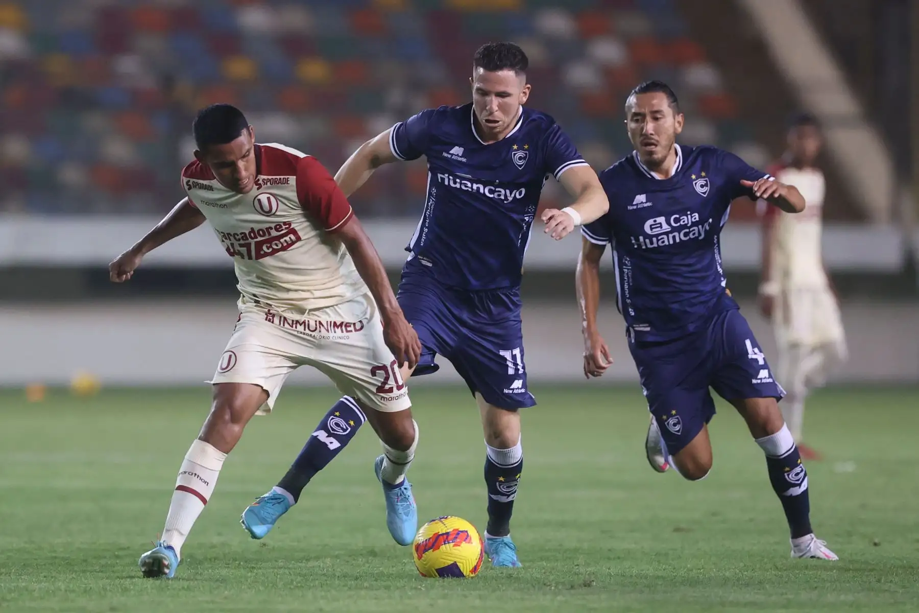 Universitario de Deportes se enfrenta a Cienciano en un partido por la sexta jornada de la Liga 1 en el Estadio Monumental. Foto: ANDINA/Vidal Tarqui