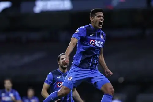 Luis Abram celebra su gol de cabeza con el Cruz Azul de México y llegará motivado a la selección peruana