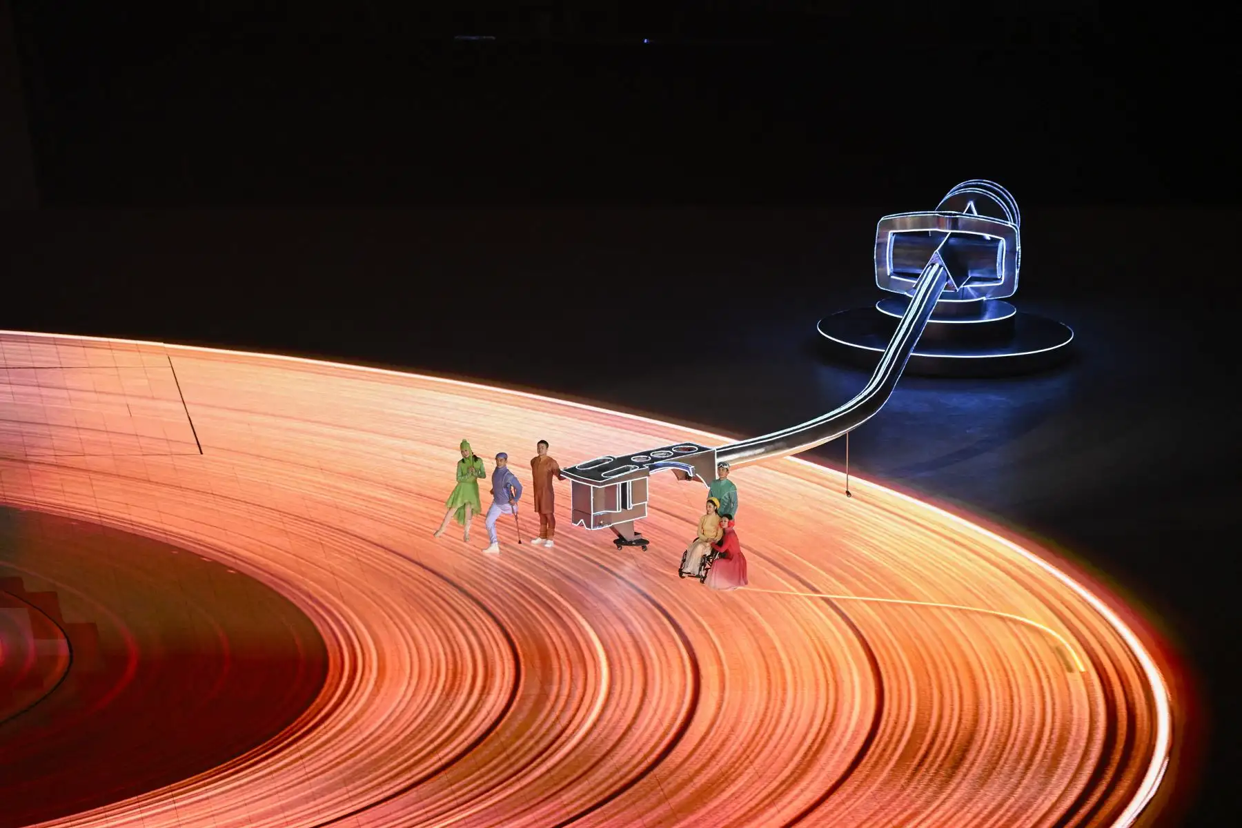 Los artistas participan en la ceremonia de clausura de los Juegos Paralímpicos de Invierno de Beijing 2022 en el Estadio Nacional, conocido como el Nido de Pájaro. Foto: AFP
