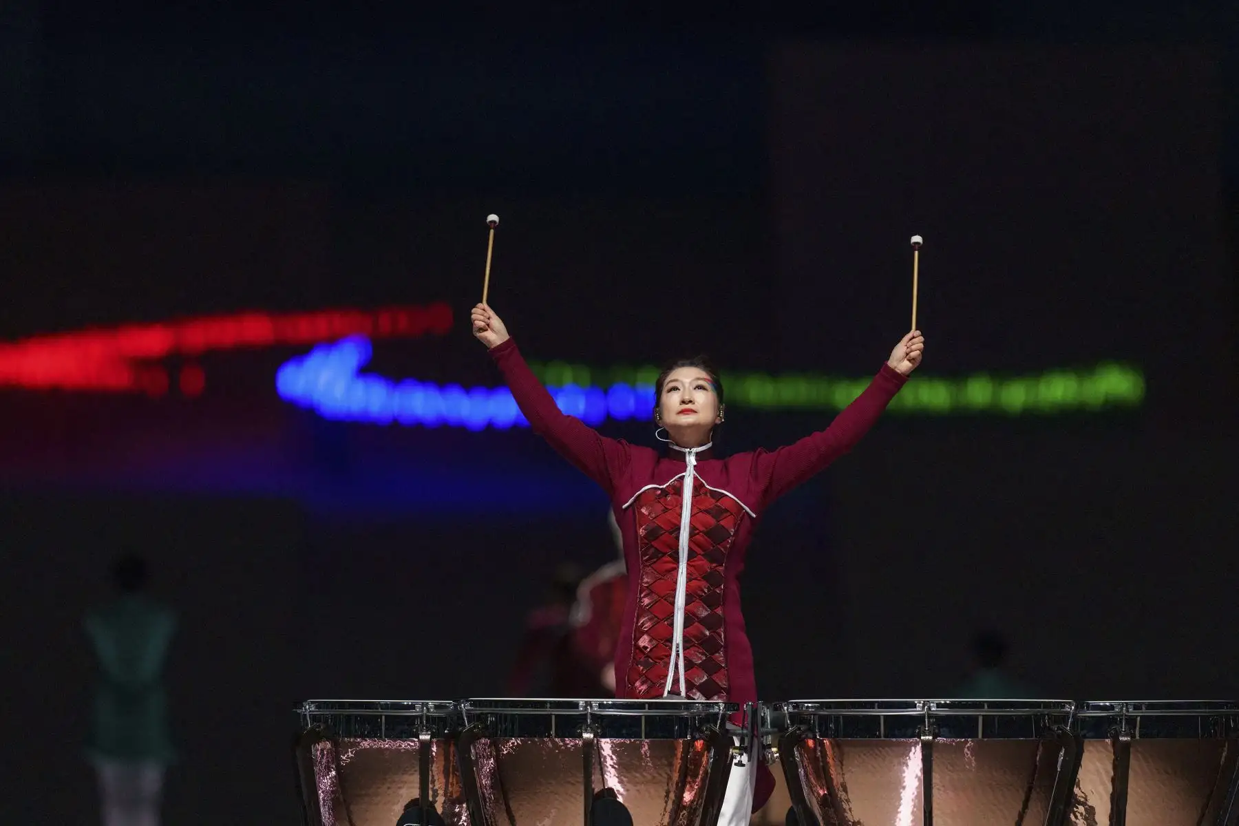 Músicos participan en la ceremonia de clausura de los Juegos Paralímpicos de Invierno de Beijing 2022, en el Estadio Nacional, conocido como el Nido de Pájaro. Foto: AFP